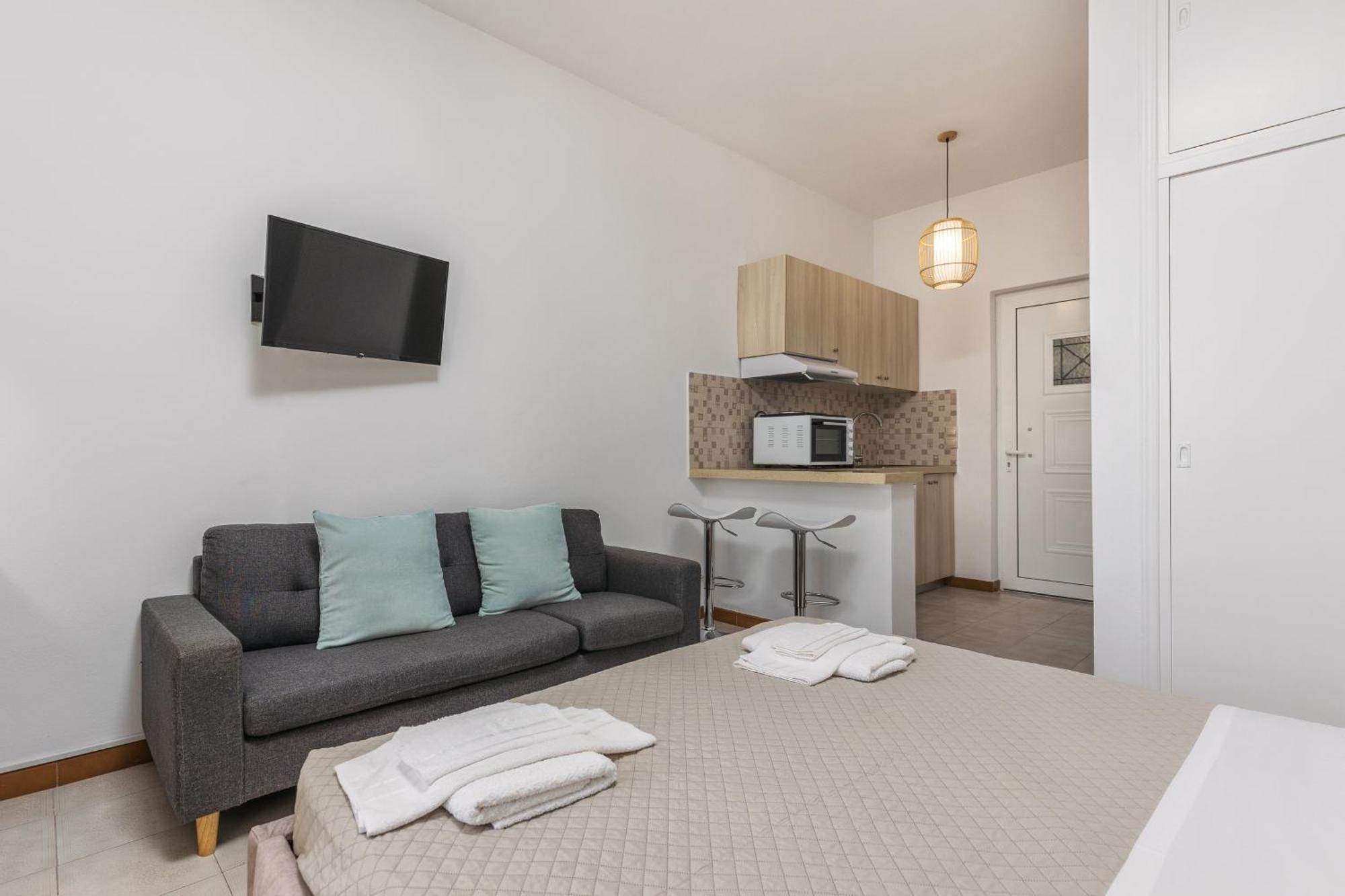 P Koklas Apartments 자킨토스 타운 외부 사진