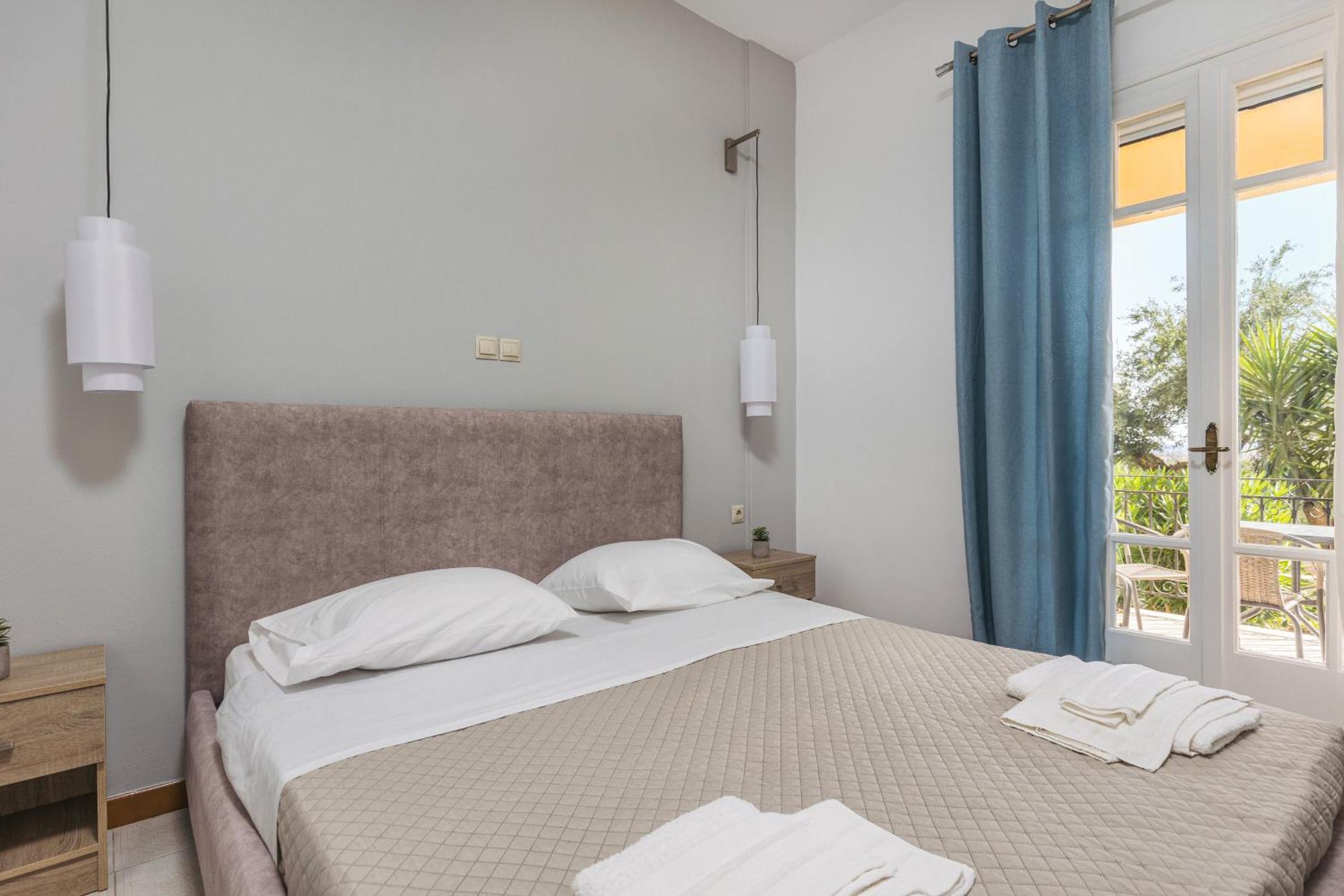 P Koklas Apartments 자킨토스 타운 외부 사진